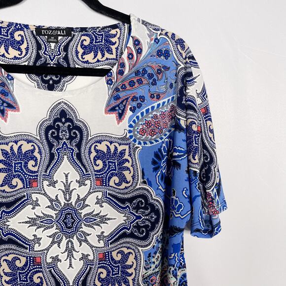 Roz & Ali Womens Medium M Blue White Paisley Printed Scoop Neck Tie Waist Blouse - Picture 3 of 9